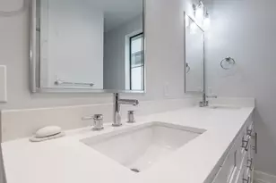 210 E 32nd St, Houston, TX 77018 - Photo 28