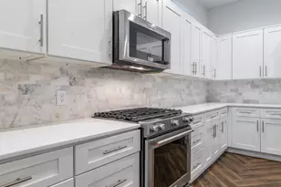 210 E 32nd St, Houston, TX 77018 - Photo 12