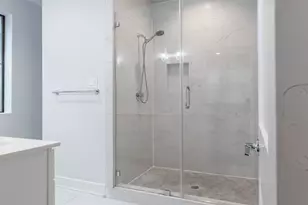 210 E 32nd St, Houston, TX 77018 - Photo 32