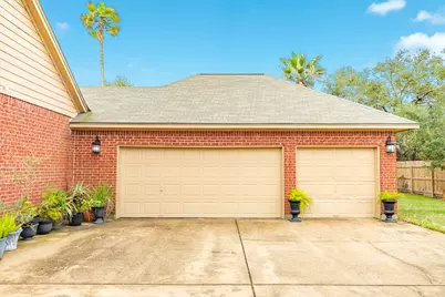 704 Walnut Street, Lake Jackson, TX 77566 - Photo 4