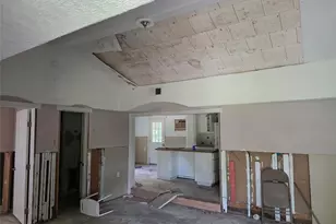 326 Texas Ave, Bacliff, TX 77518 - Photo 8