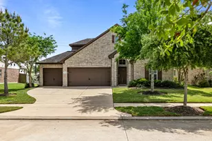 211 Mdw Rdg Wy, Clute, TX 77531 - Photo 2
