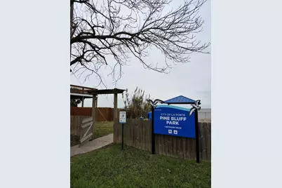 125 Bay Shore Drive, La Porte, TX 77571 - Photo 2