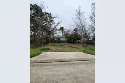 125 Bay Shore Drive, La Porte, TX 77571 - Photo 1