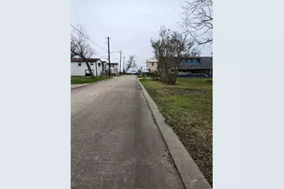 125 Bay Shore Drive, La Porte, TX 77571 - Photo 4