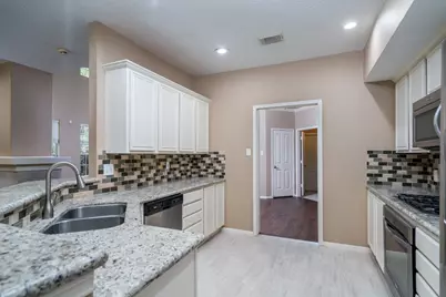 66 Lakeridge Court, The Woodlands, TX 77381 - Photo 14