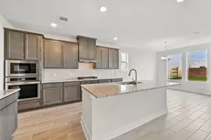 13618 Hartwell Bend Dr, Texas City, TX 77568 - Photo 2