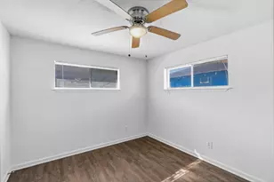 1430 E 32nd 1/2 St, Houston, TX 77022 - Photo 14