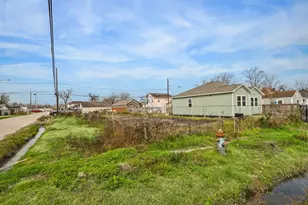 248 Hoffman St, Houston, TX 77020 - Photo 2