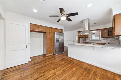 911 W 14th Street, Houston, TX 77008 - Photo 6