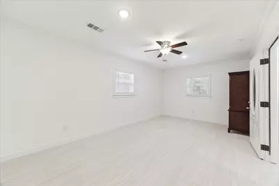 911 W 14th Street, Houston, TX 77008 - Photo 10