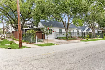 911 W 14th Street, Houston, TX 77008 - Photo 2