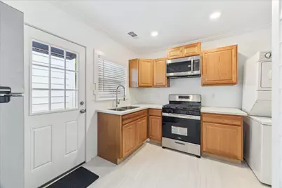 911 W 14th Street, Houston, TX 77008 - Photo 12