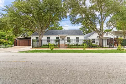 911 W 14th Street, Houston, TX 77008 - Photo 1