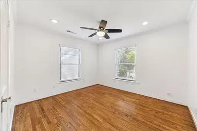 911 W 14th Street, Houston, TX 77008 - Photo 8
