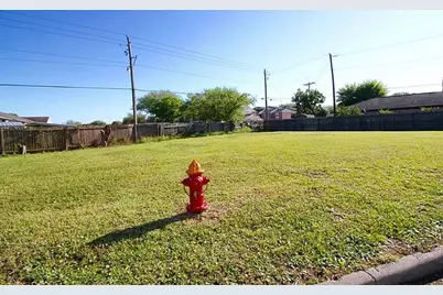 8802 Shiloh Avenue, Texas City, TX 77591 - Photo 8