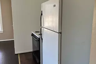 800 Travis St, Columbus, TX 78934 - Photo 2