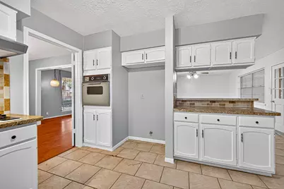 9602 S Petersham Drive, Houston, TX 77031 - Photo 14