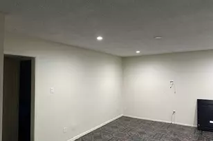 5662 Birchmont Dr, Houston, TX 77091 - Photo 6