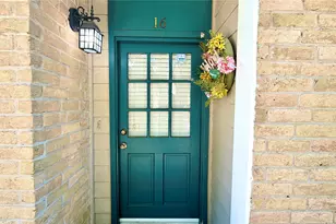 11710 Southlake Dr, Houston, TX 77077 - Photo 2