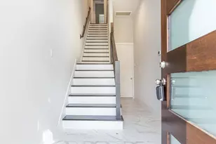 5836 E Post Oak Ln, Houston, TX 77055 - Photo 2