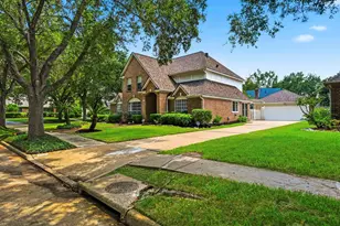 3926 Felicia Dr, Sugar Land, TX 77479 - Photo 4