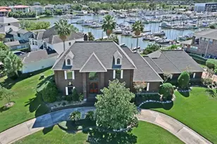 2207 Twin Oaks Blvd, Kemah, TX 77565 - Photo 1