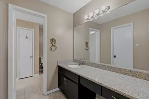 9800 Pagewood Ln, Houston, TX 77042 - Photo 20
