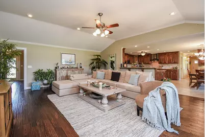 2101 Meadow Lane, El Campo, TX 77437 - Photo 14