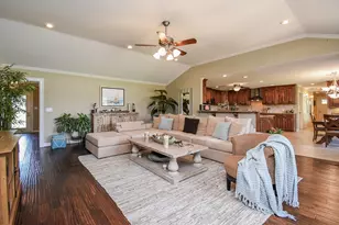 2101 Meadow Ln, El Campo, TX 77437 - Photo 12