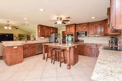 2101 Meadow Lane, El Campo, TX 77437 - Photo 6