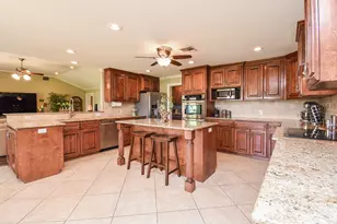 2101 Meadow Ln, El Campo, TX 77437 - Photo 6