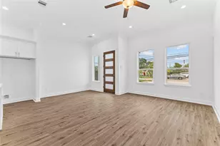 7805 Farnsworth St, Houston, TX 77022 - Photo 6