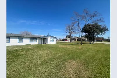 2302 35th Ave N, Texas City, TX 77590 - Photo 2