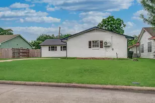 4123 Wuthering Heights Dr, Houston, TX 77045 - Photo 4