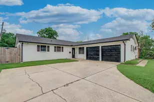 4123 Wuthering Heights Dr, Houston, TX 77045 - Photo 2