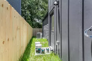 1277 Dewalt St, Houston, TX 77088 - Photo 32