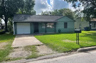 317 Evans St, Angleton, TX 77515 - Photo 1