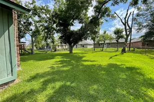 317 Evans St, Angleton, TX 77515 - Photo 24
