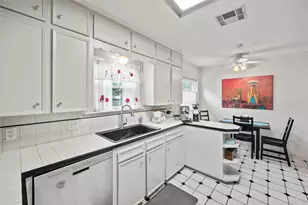 2229 Maroneal St, Houston, TX 77030 - Photo 14