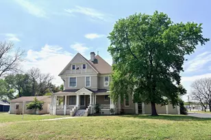 402 Cedar St, Hearne, TX 77859 - Photo 1
