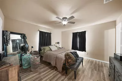 1402 W Phillips St, Alvin, TX 77511 - Photo 14