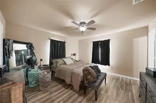 1402 W Phillips St, Alvin, TX 77511 - Photo 14