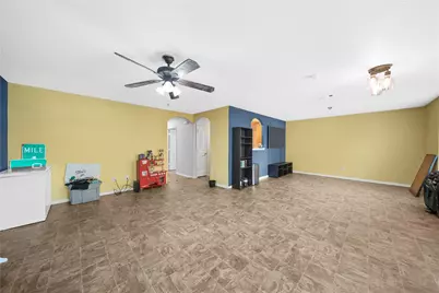 1402 W Phillips St, Alvin, TX 77511 - Photo 8