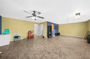 1402 W Phillips St, Alvin, TX 77511 - Photo 8
