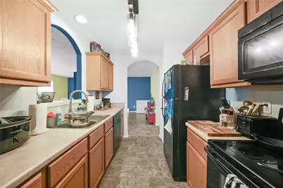1402 W Phillips St, Alvin, TX 77511 - Photo 10