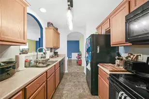 1402 W Phillips St, Alvin, TX 77511 - Photo 10