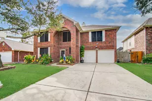 16218 Ruffian Dr, Friendswood, TX 77546 - Photo 2