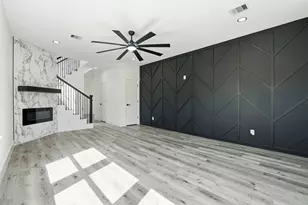 116 S 3rd St, La Porte, TX 77571 - Photo 1