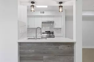 9350 Country Creek Dr, Houston, TX 77036 - Photo 6
